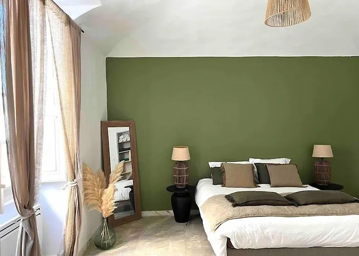 83M2 De Charme Au Coeur De La Cite Imperiale